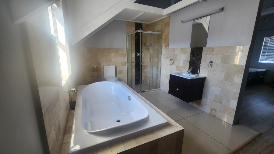 4 Bedroom Property for Sale in Westcliff Western Cape